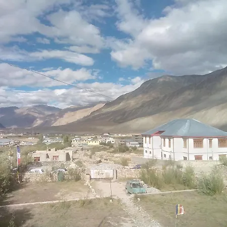 Hotel Rigyal *